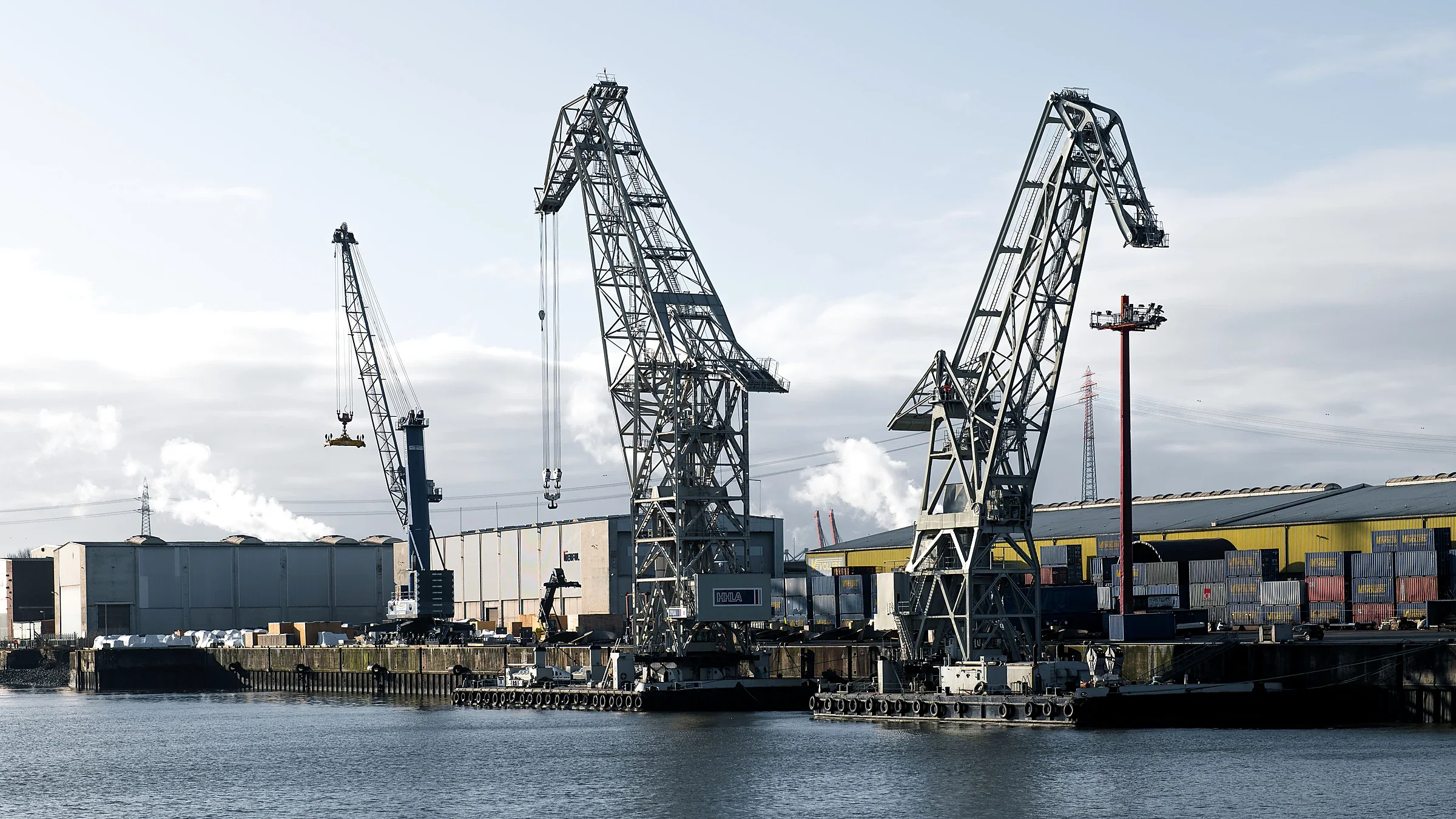 Container ship operating through a technology-enabled global port